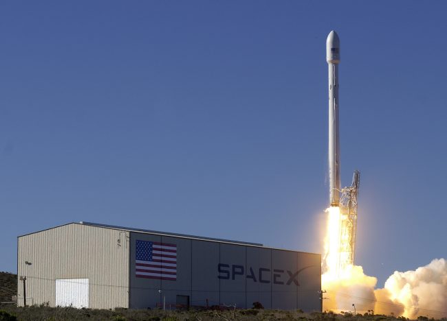 Мозок ракети Falcon 9 — це три звичайних процесора і Linux