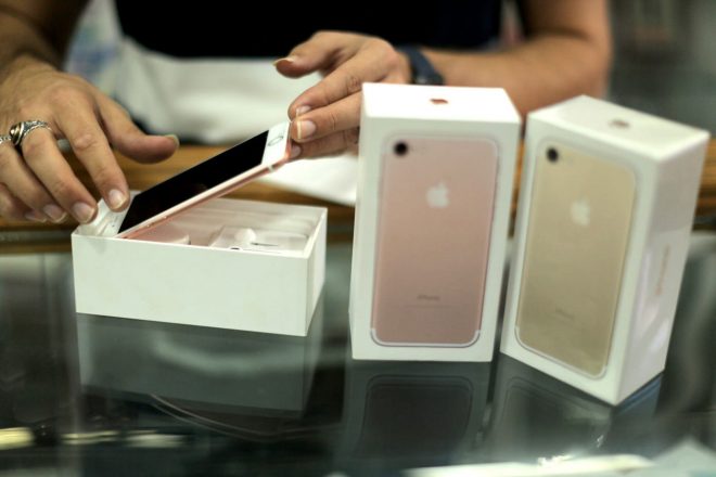 Apple сокращает заказы на выпуск смартфонов iPhone 7 и 7 Plus