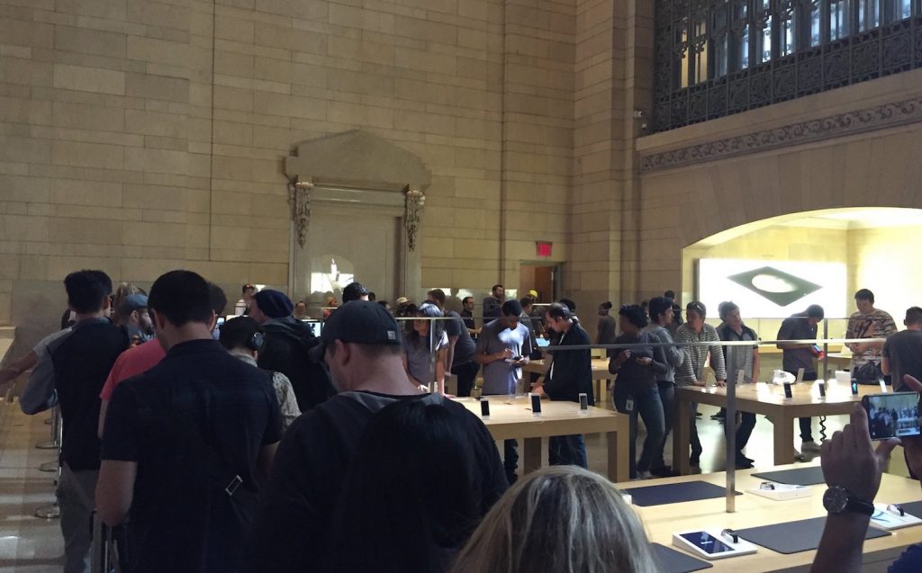 Рекордное количество пользователей хотят купить новый iPhone