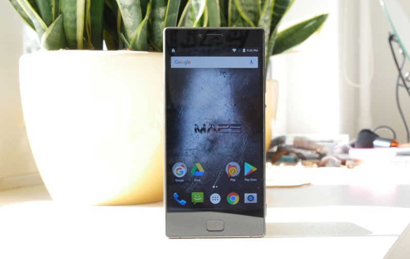 Maze Blade: огромный смартфон за маленькие деньги