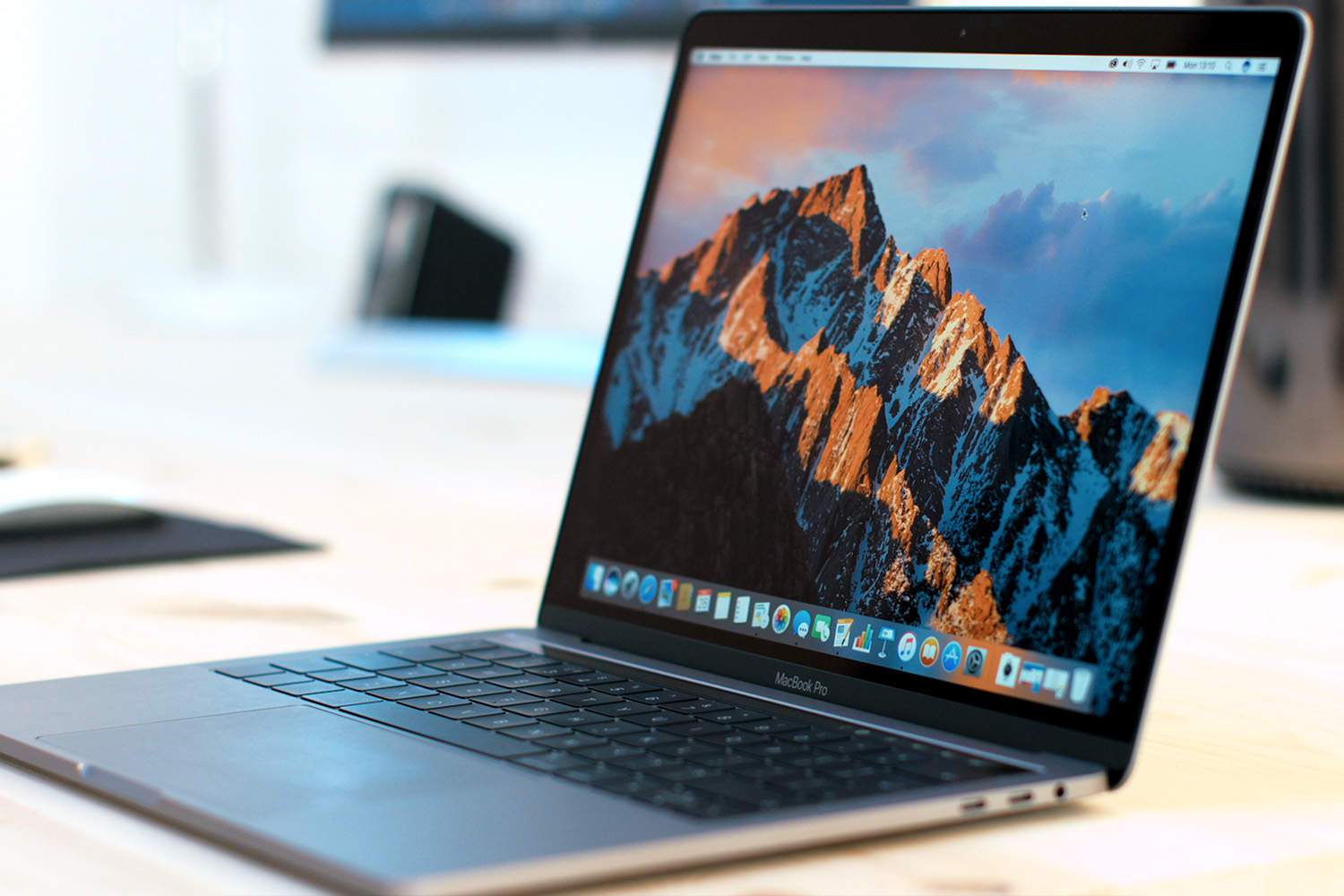 MacBook Pro получит 6-ядерный процессор Intel Core i7-8750H
