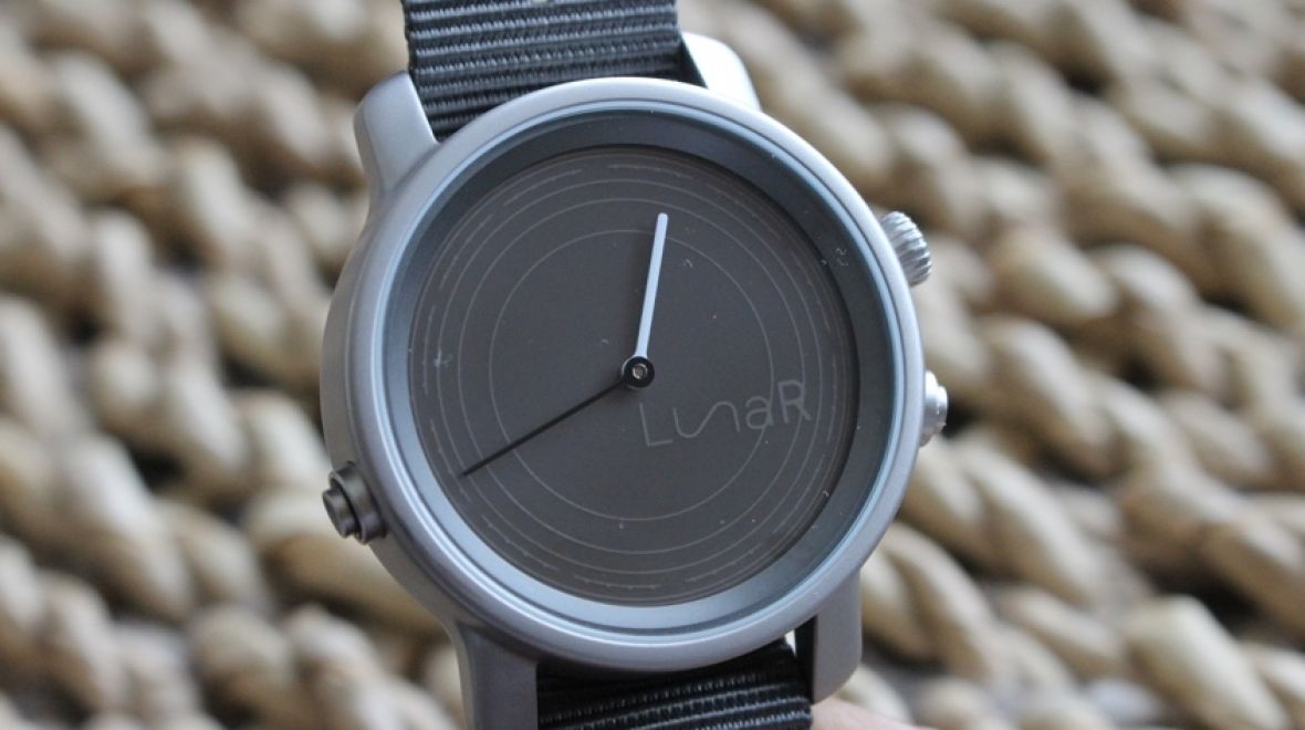 Разработаны «умные» часы на солнечной батарее