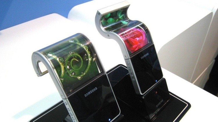 Новые патенты показали гибкий смартфон Samsung