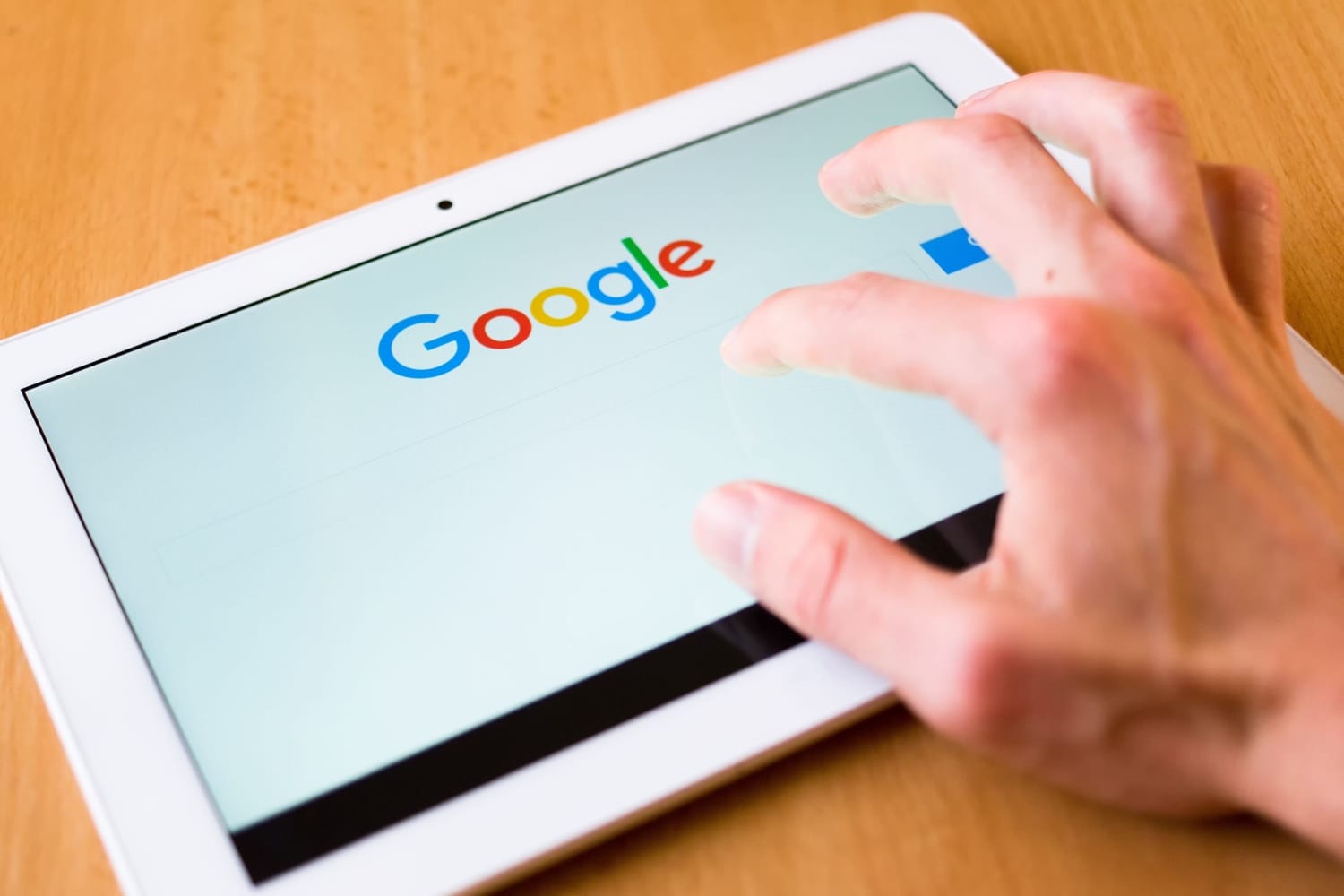 Поисковик Google стал самым популярным веб-сайтом в Европе
