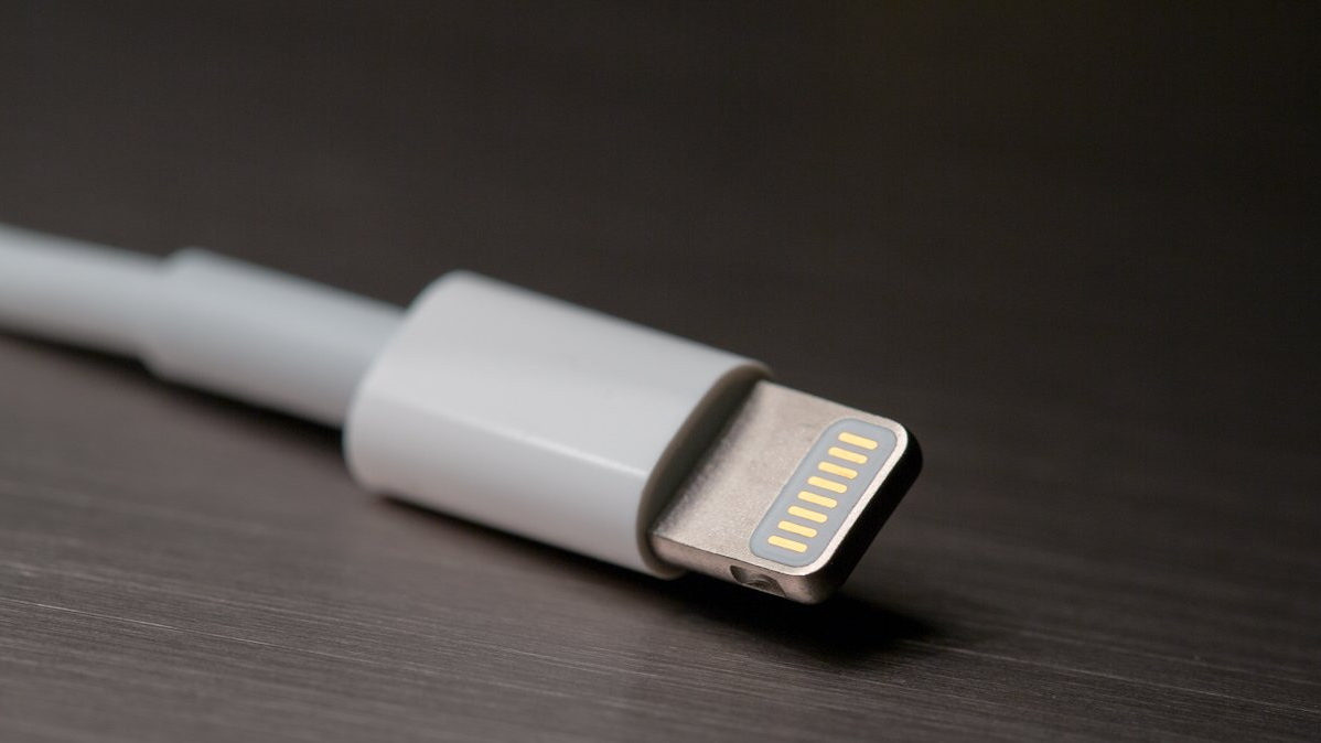 Apple покращить роботу роз’єму Lightning в iPhone 14 Pro