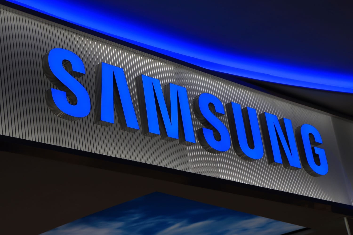 Samsung приступила к выпуску 7-нм EUV чипов