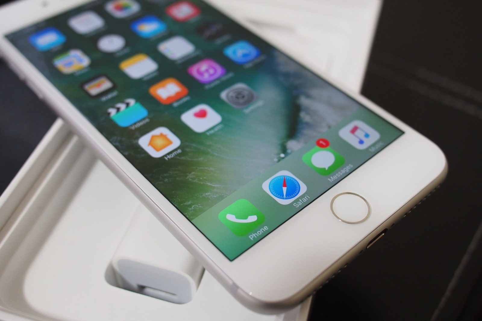 Apple остановила производство iPhone