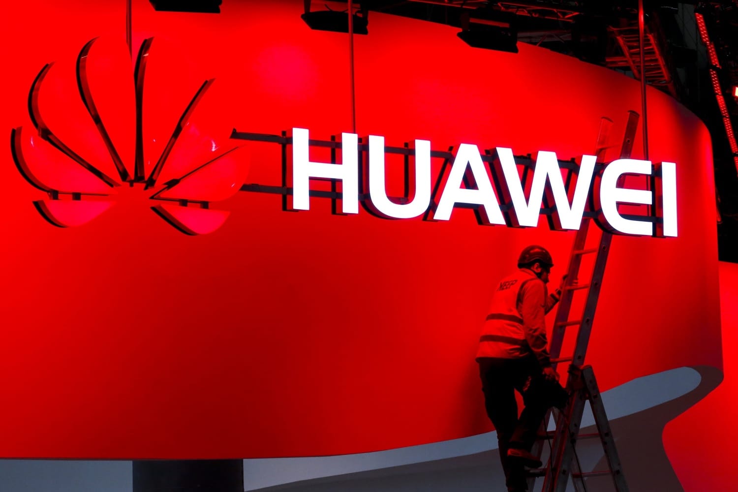 Huawei нашла хитрый способ начать продажи своих смартфонов в США