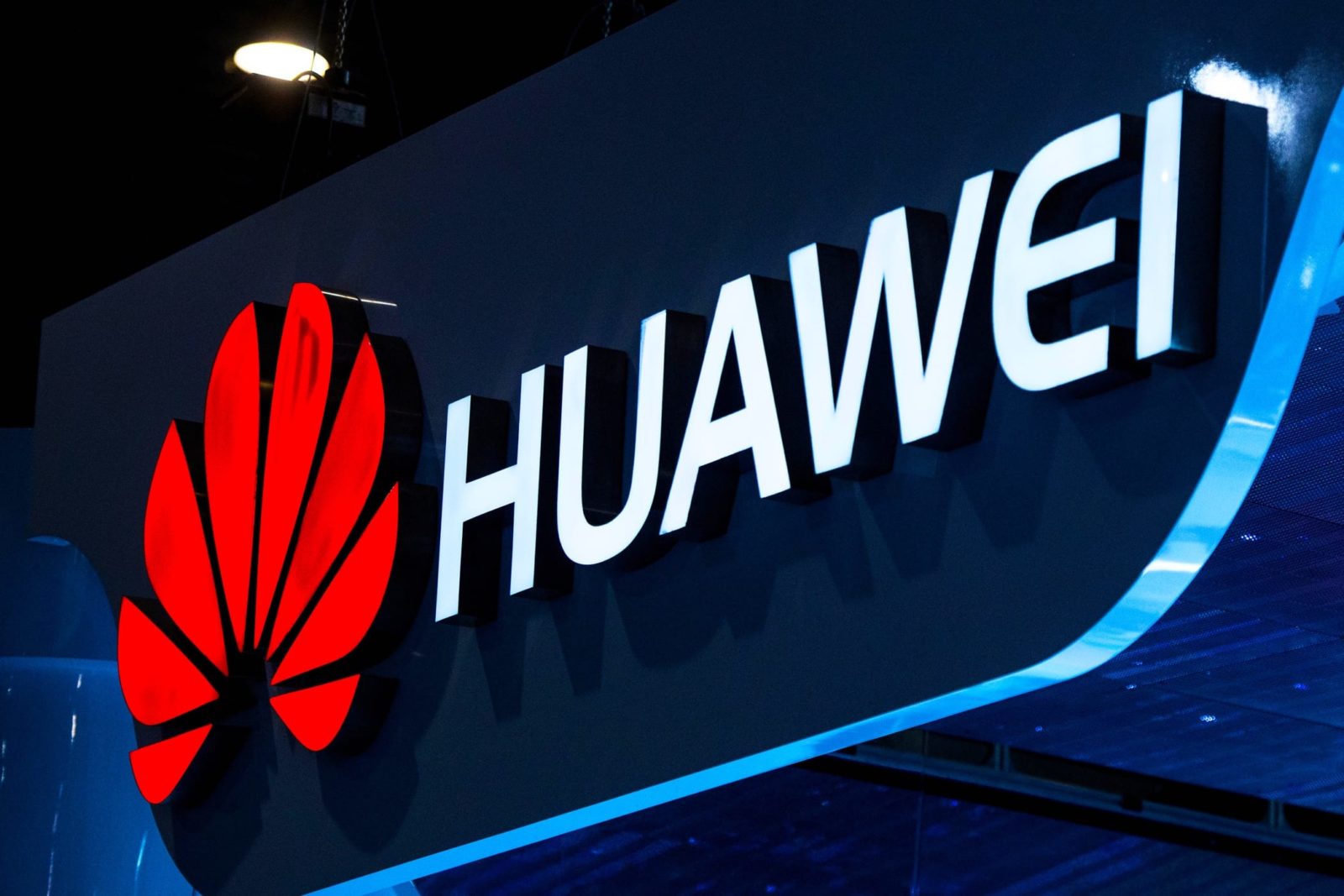Huawei хитро остановила продажи всех смартфонов Apple и Samsung
