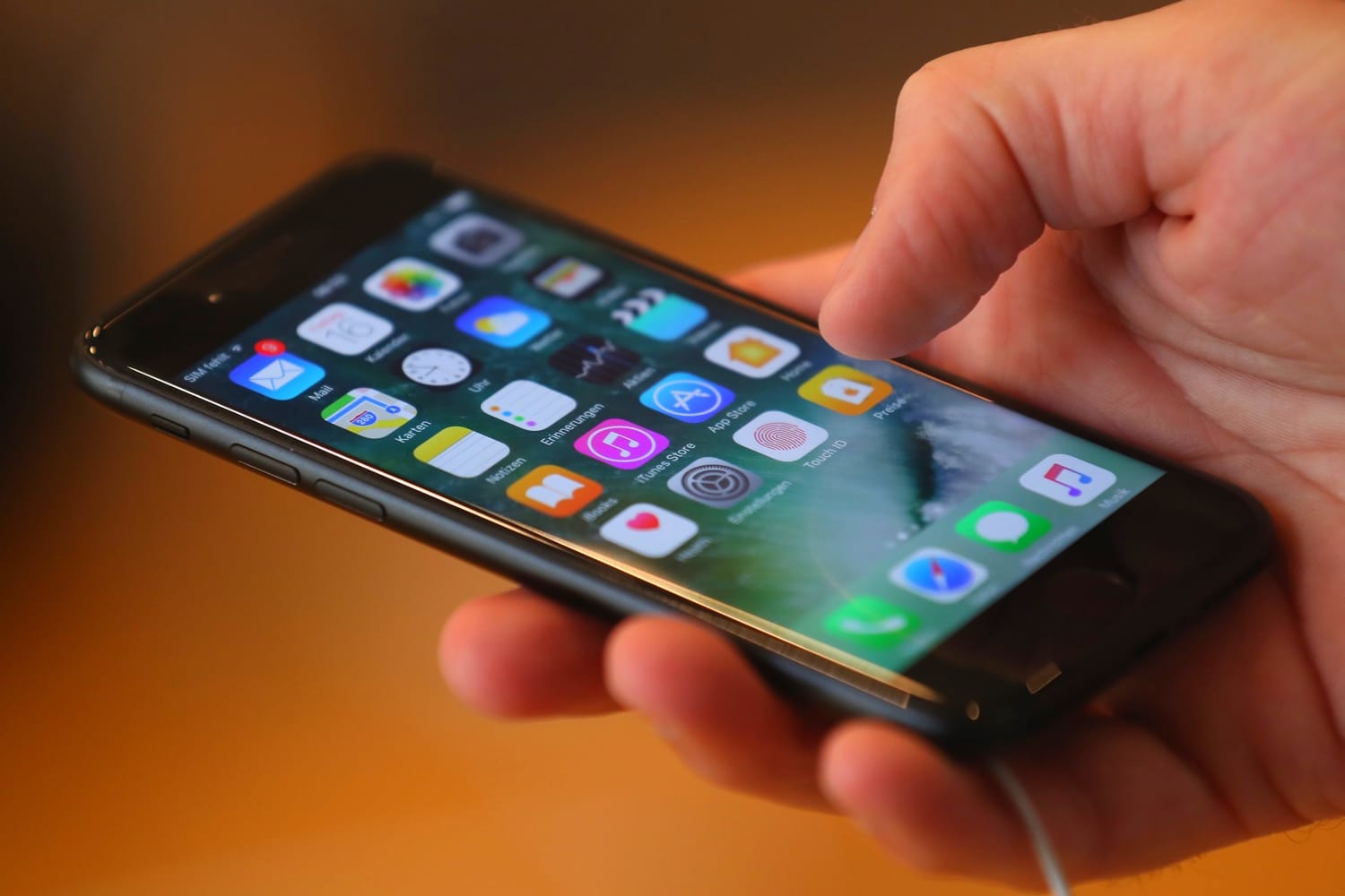 Apple ускорит скорость замены аккумуляторов в iPhone