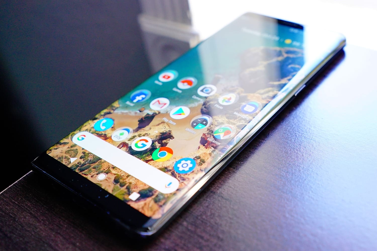 Samsung Galaxy Note 9 на официальных изображениях выглядит некрасиво