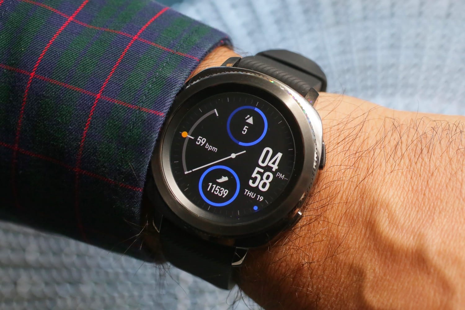 Смарт-часы Galaxy Watch порадуют размерами и автономностью