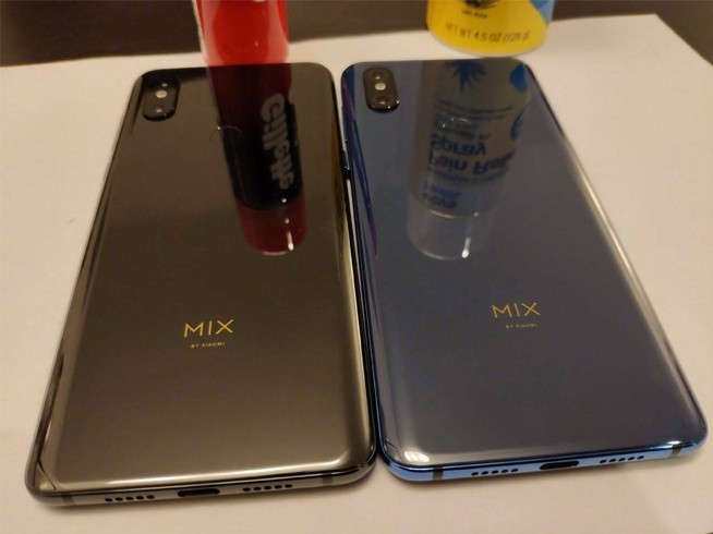 Xiaomi Mi Mix 3 показали на «живых» фотографиях