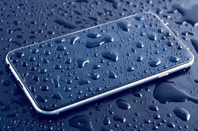 Apple улучшит работу новых iPhone во время дождя