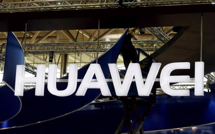 Huawei представила аккумулятор на 10 000 мАч с поддержкой быстрой зарядки