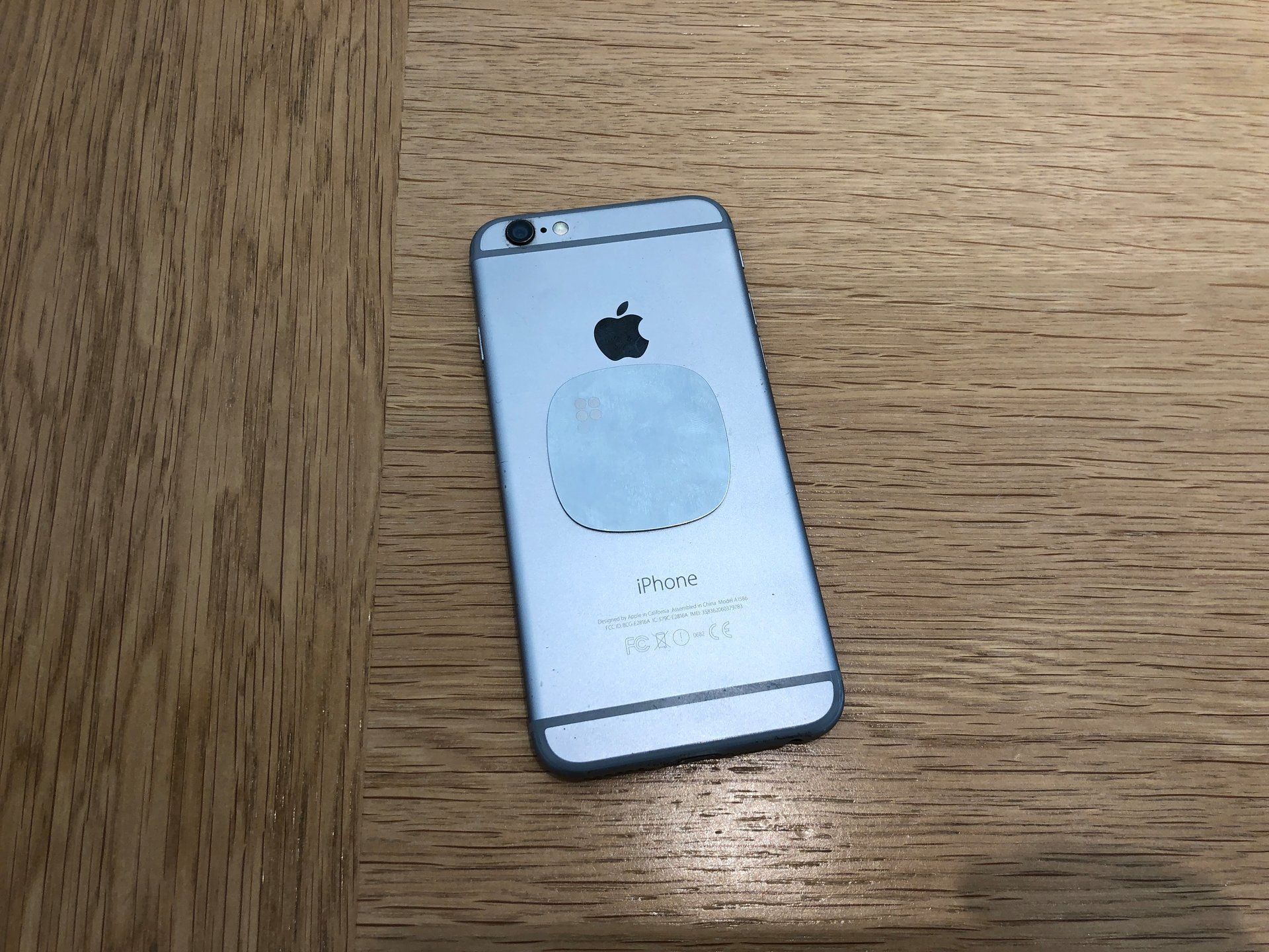 Старый iphone apple. Старый айфон. Айфон 6. Айфон 75. Старый iphone 6.