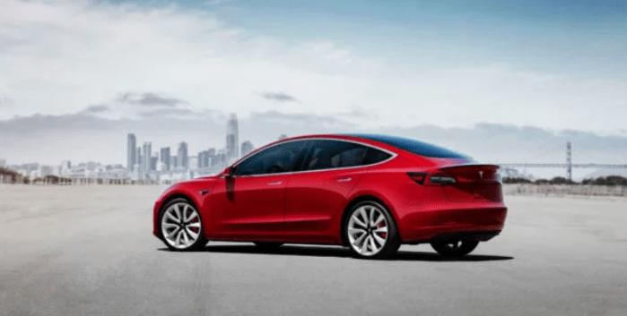 Tesla почала активувати повний автопілот на своїх електрокарах