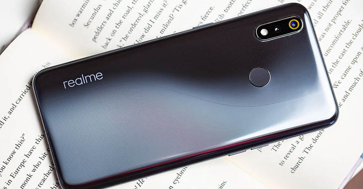 Realme випустить недорогий смартфон з ємною батареєю і потрійний камерою