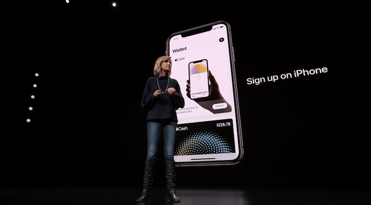 Первые пользователи в восторге от Apple Card