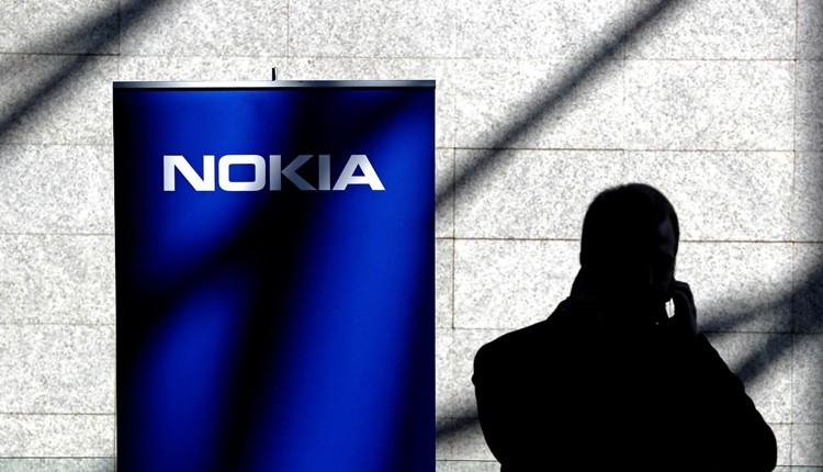 Nokia готовит телефон на базе Android без сенсорного экрана