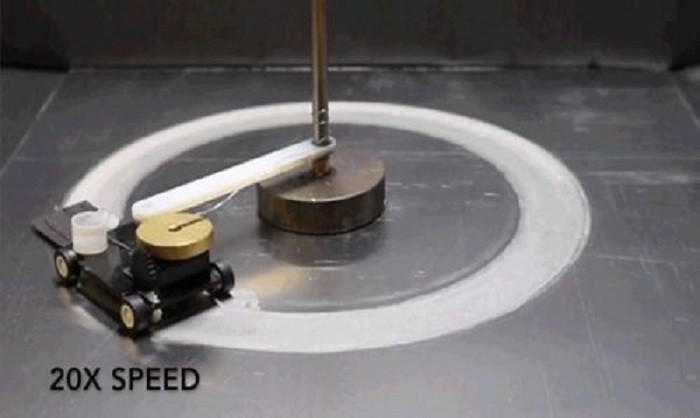 Створено робота, який отримує енергію, «пожираючи» металеву поверхню