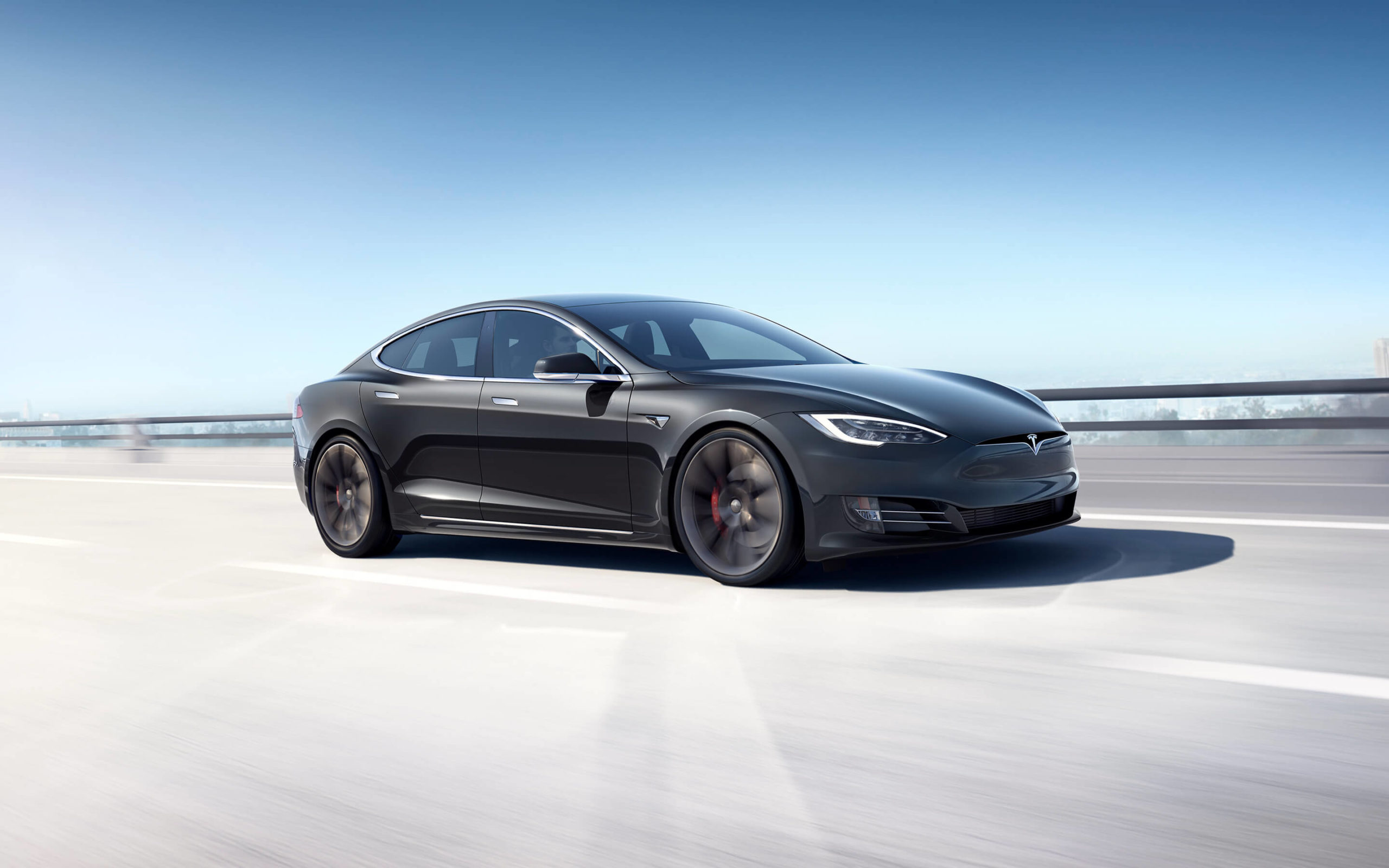 Електромобіль Tesla Model S подешевшав на тисячі доларів