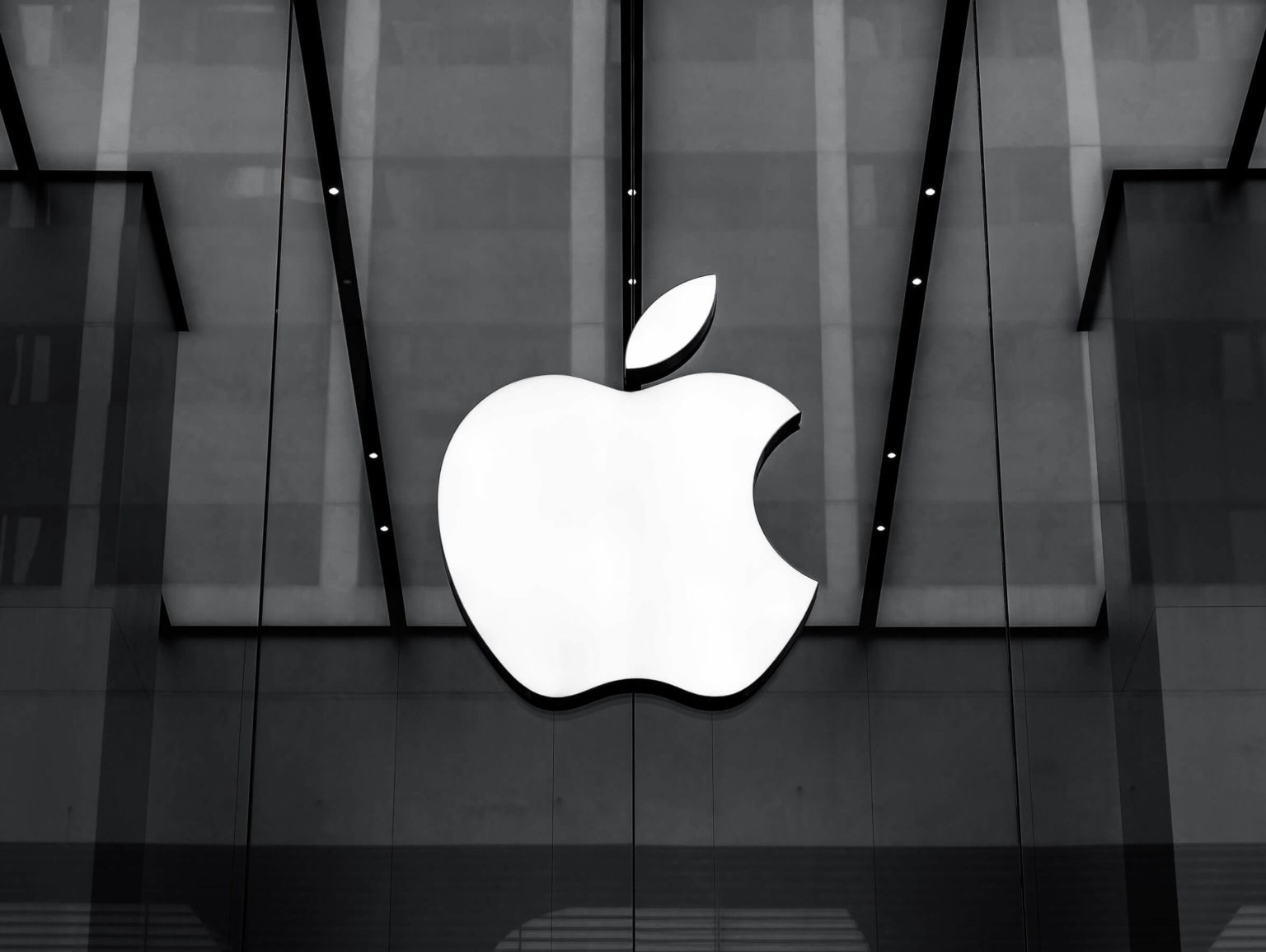 Apple не продаватиме навушники і колонки інших компаній