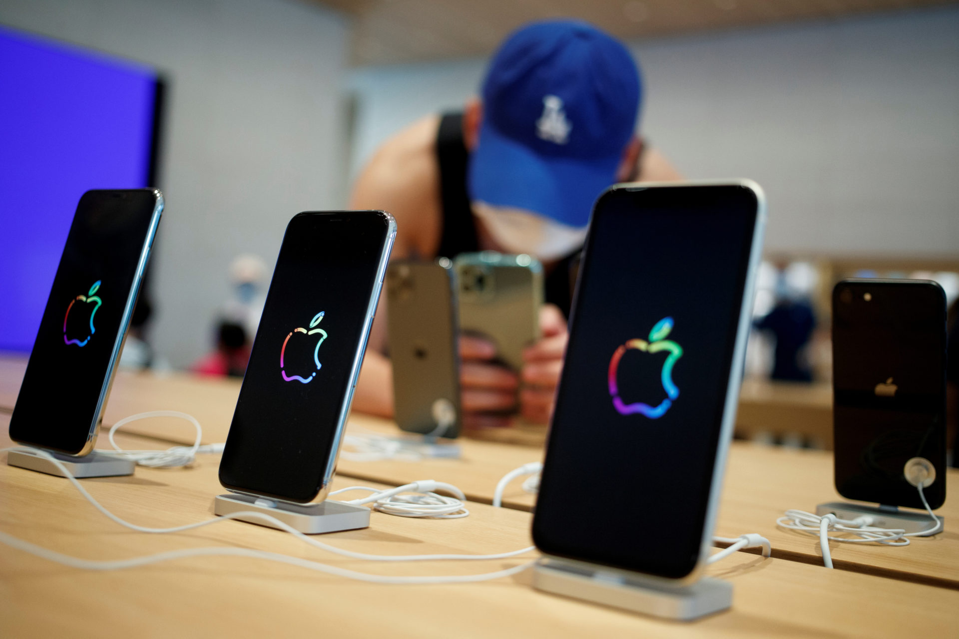 Apple незаконно збирала дані власників iPhone: за це її оштрафували на мільйони доларів