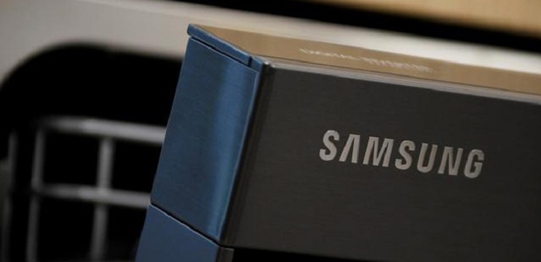 Samsung проектує складаний Z-подібний смартфон з незвичайною камерою