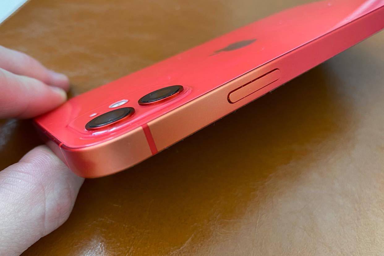 Власники iPhone 12 зіткнулися з дефектом смартфона