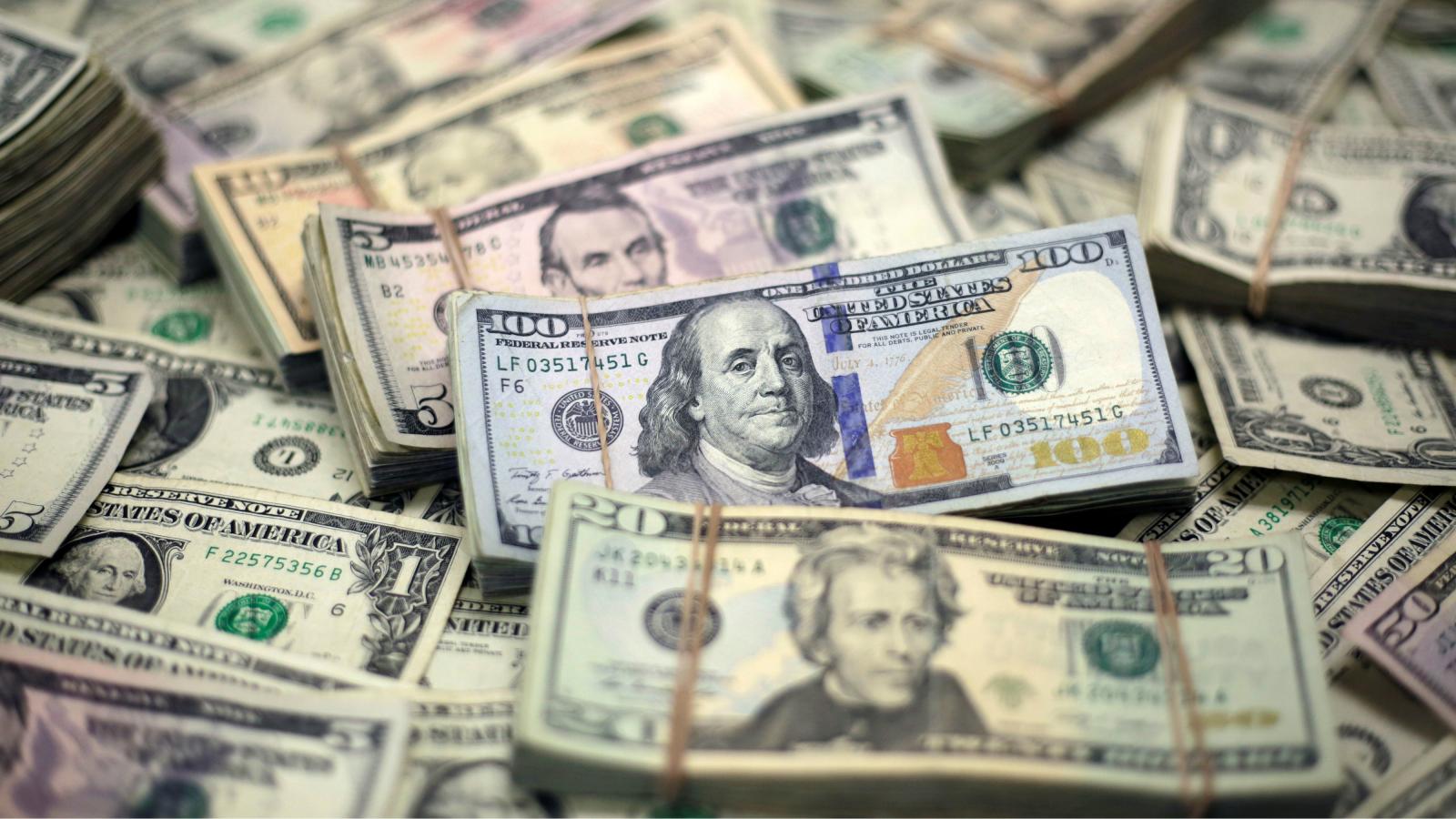 Как выглядят фальшивые доллары и что нужно знать при обмене валют в Кривом Роге