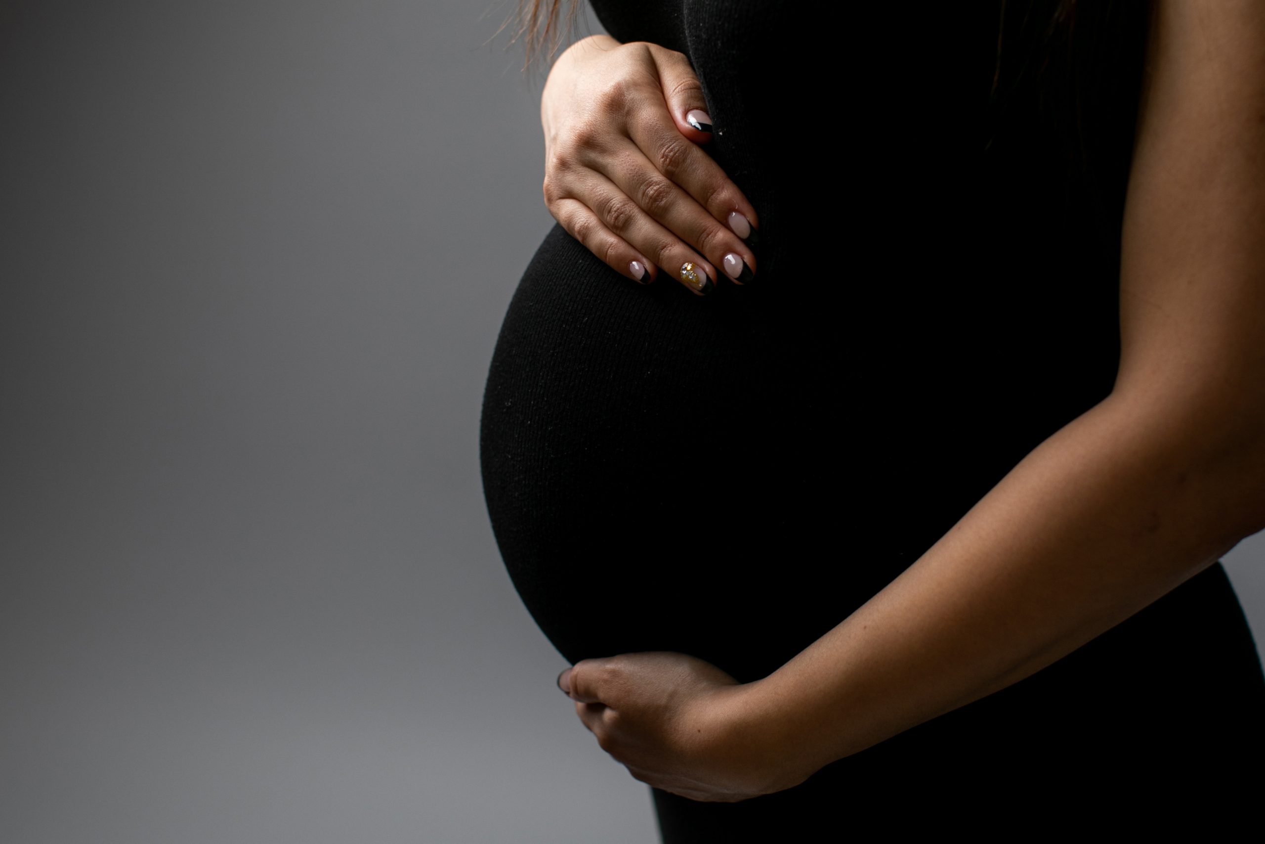 Вчені розповіли про проблеми у вагітних після першого щеплення від COVID-19