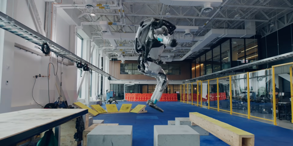 Boston Dynamics навчила роботів паркуру