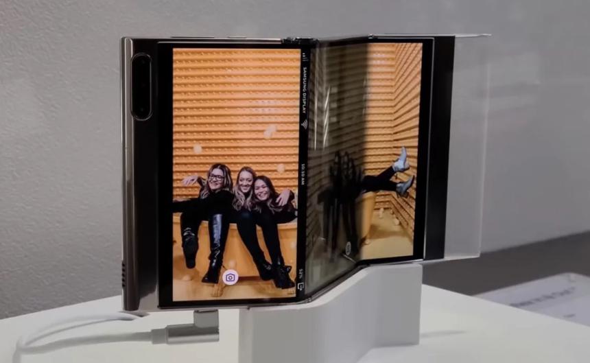 Samsung розробила смартфон з екраном-гармошкою