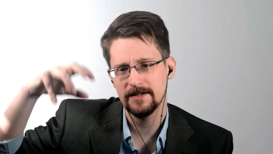 Сноуден назвав користь масштабного збою в роботі соцмереж