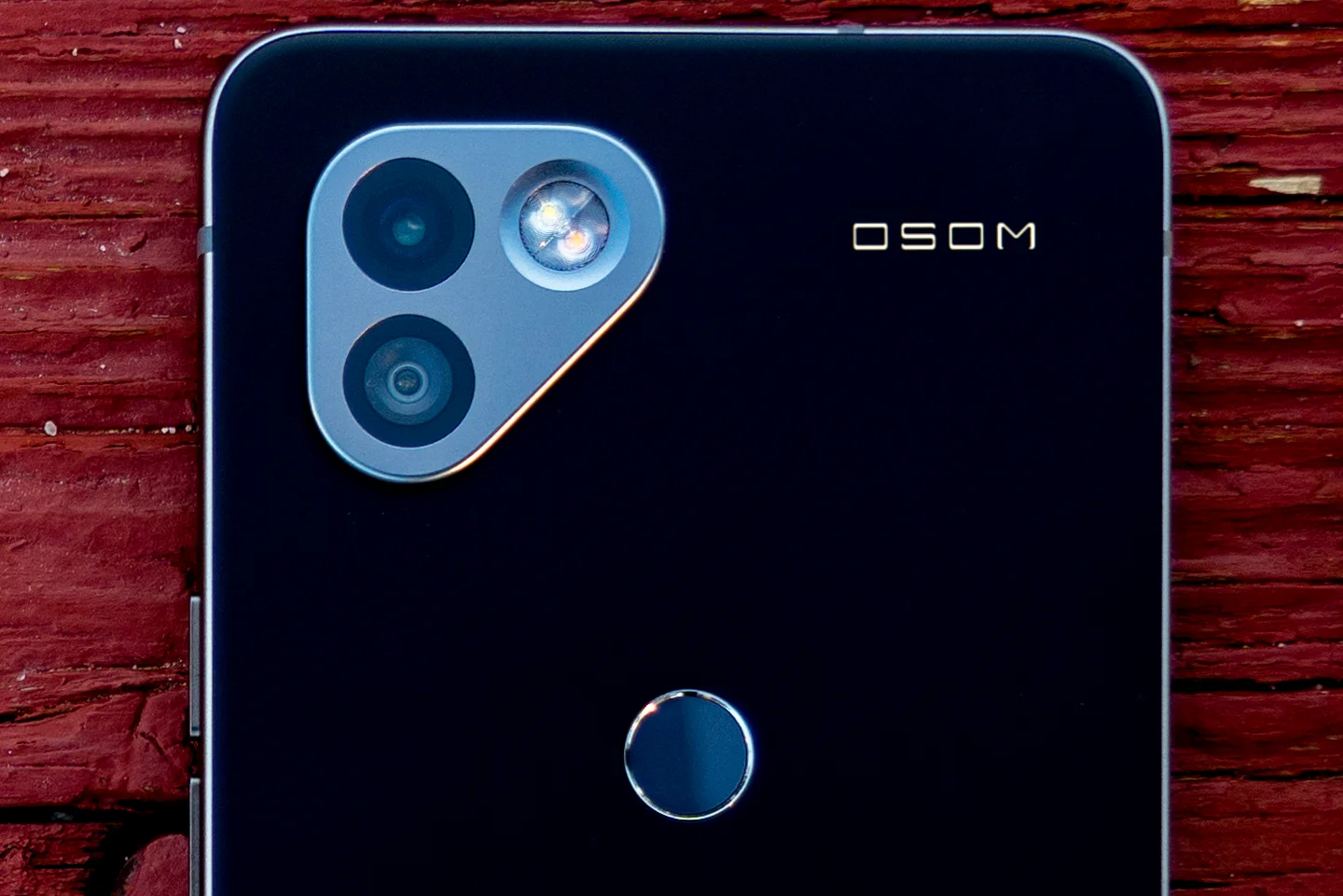 Представлений Osom OV1 – унікальний смартфон від творців Essential Phone