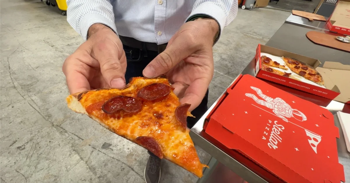 Створений робот-кухар, який здатний готувати 80 піц на годину