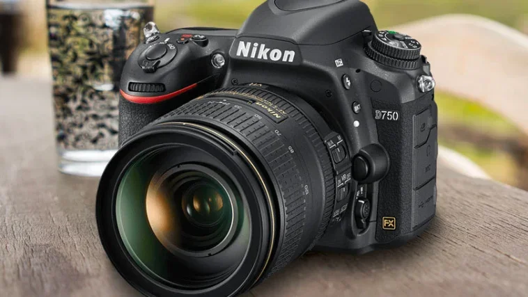 Nikon продовжує виробництво дзеркальних фотокамер