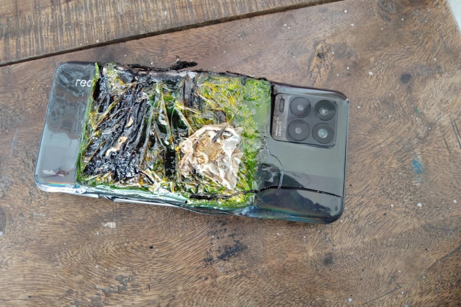 Смартфон Realme 8 вибухнув під час заряджання