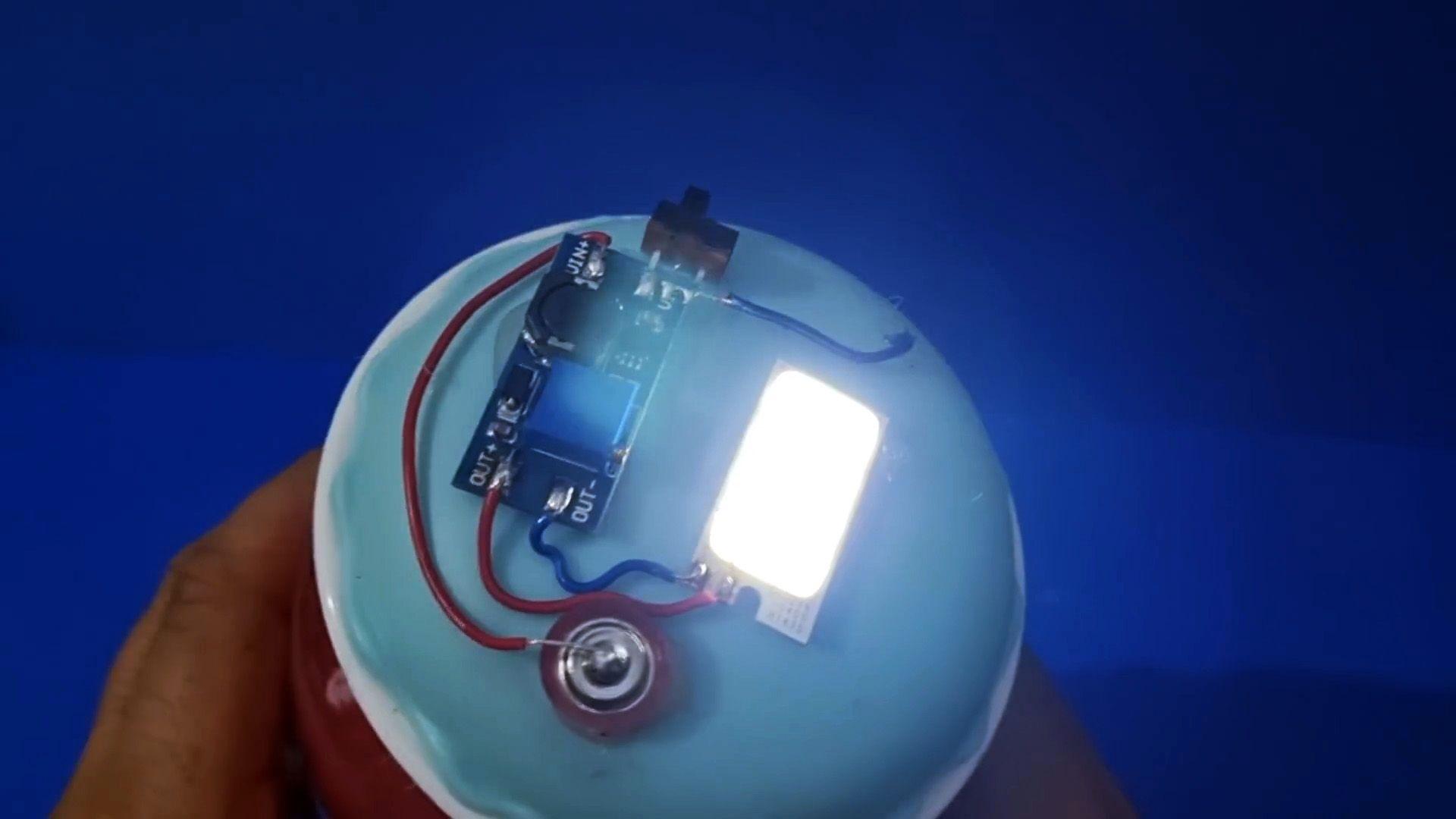 Як самому зробити ліхтарик, який працює на воді