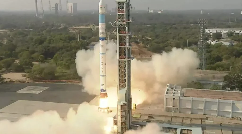 Індійська ракета-носій D2 доставила на орбіту 3 супутники
