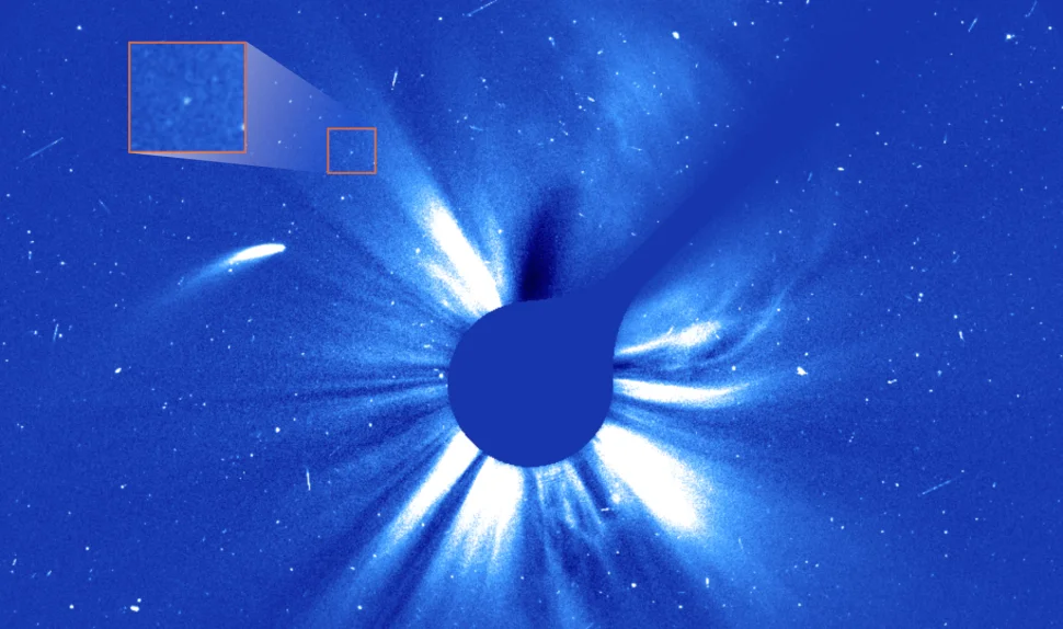 Масивна комета, що мчить повз Сонце, женеться за своїм хвостом