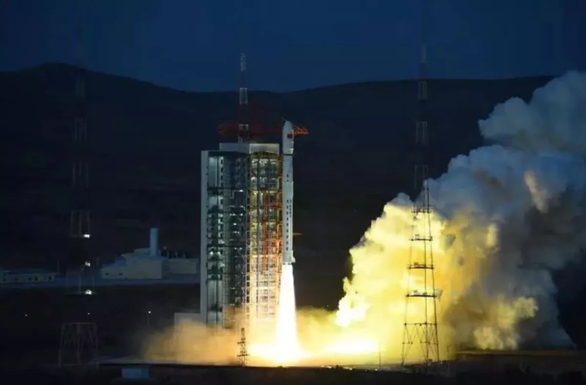 Китай запустив два загадкові супутники для картографування Землі