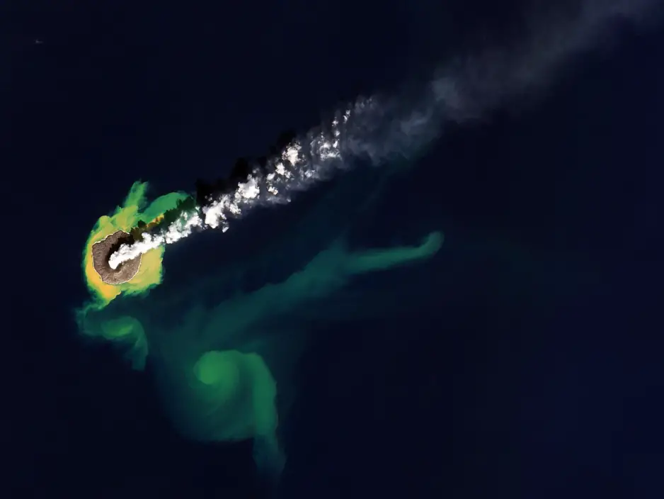 Cупутник зафіксував вибухове зростання Вогняного острова