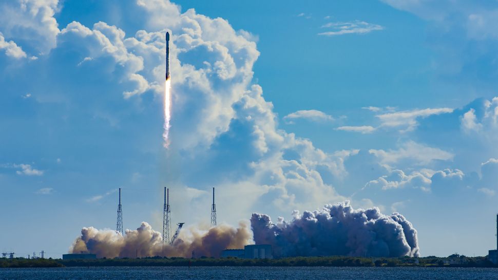 SpaceX вивела на орбіту 22 супутники Starlink «V2 mini»