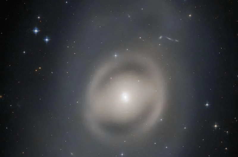 Хаббл знімає лінзоподібну галактику NGC 6684