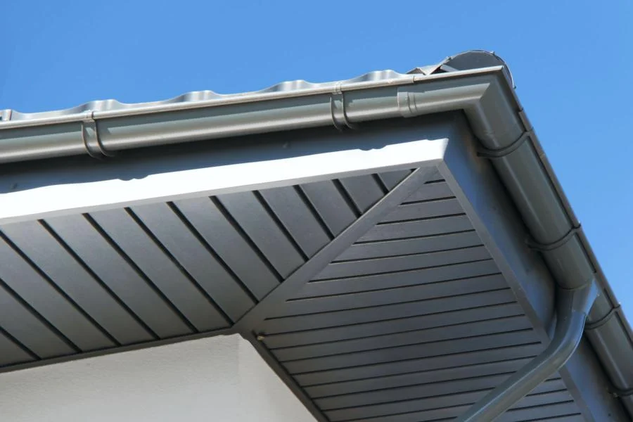 Софит для подшивки крыши: эстетика и практичность в каждом доме