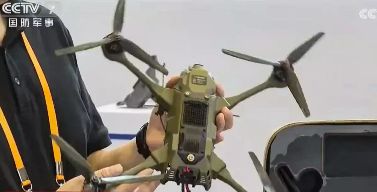 У Китаї показали комплект для запуску одразу чотирьох дронів-камікадзе