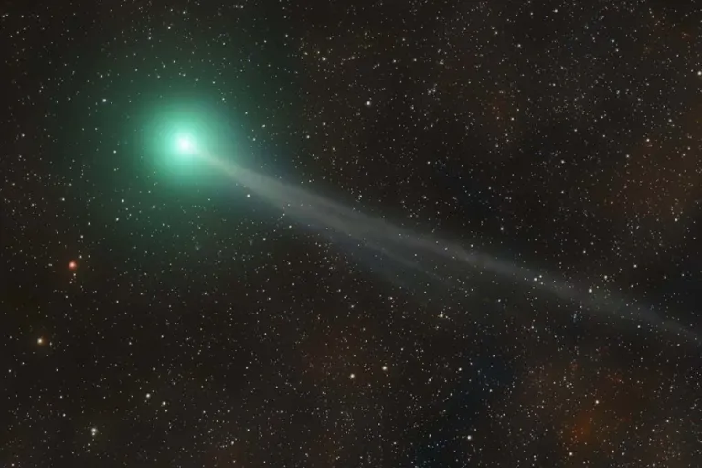 Сонячний шторм «відірвав» хвіст комети Нісімура