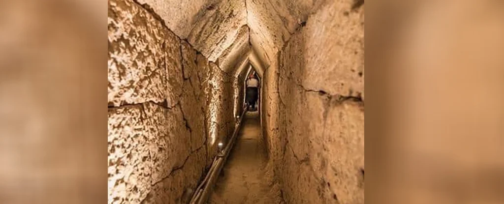 Вчені, які шукали гробницю Клеопатри, знайшли тунель «геометричного дива»